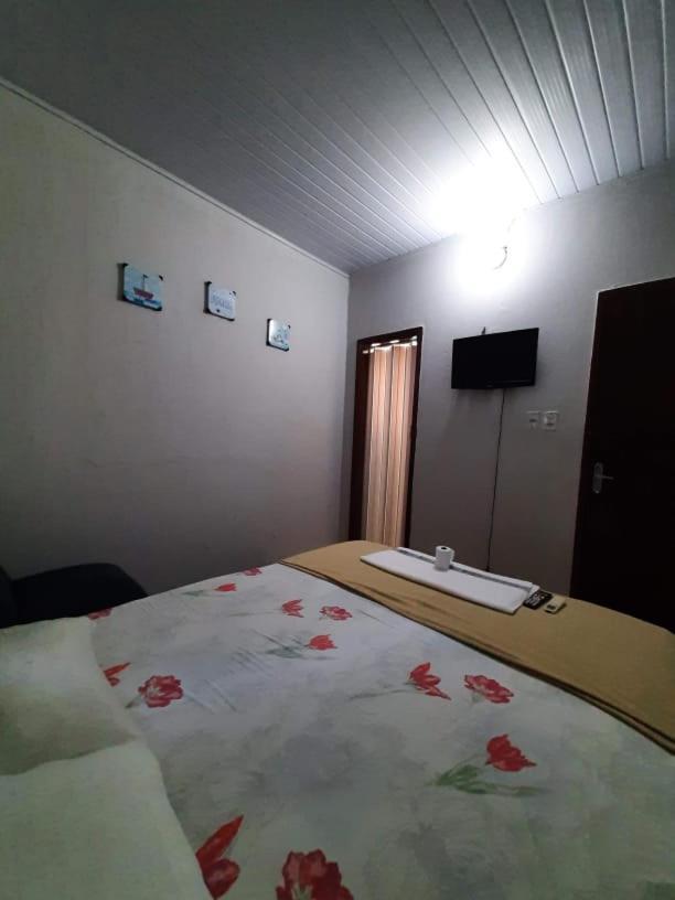 Hotel Perola Ltda Куаба Екстериор снимка
